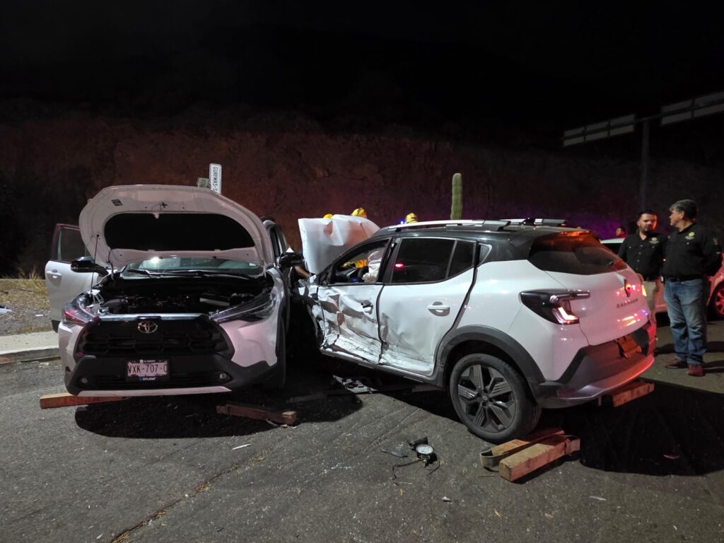 Resultan lesionados conductora y su hijo 9 597