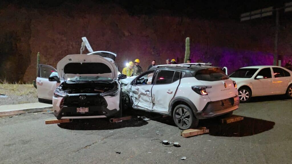 Resultan lesionados conductora y su hijo 12 600