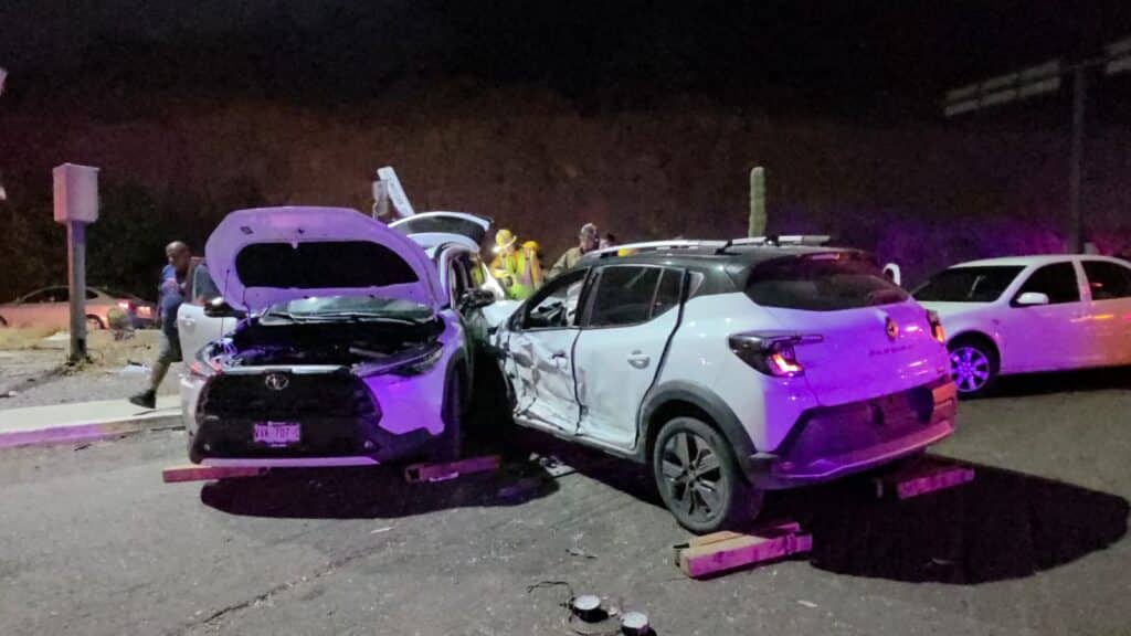 Resultan lesionados conductora y su hijo 14 602
