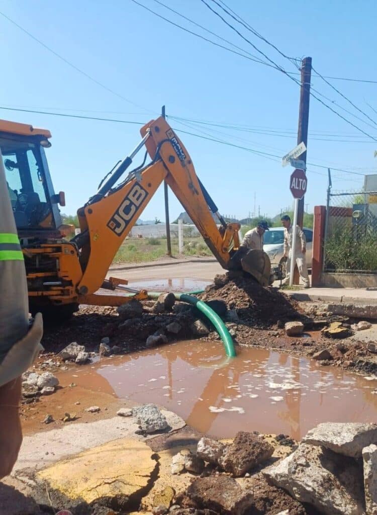 Fuga de agua potable afecta distribución en la ciudad 2 610