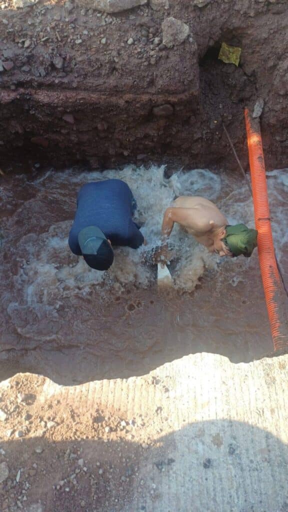 Fuga de agua potable afecta distribución en la ciudad 4 612