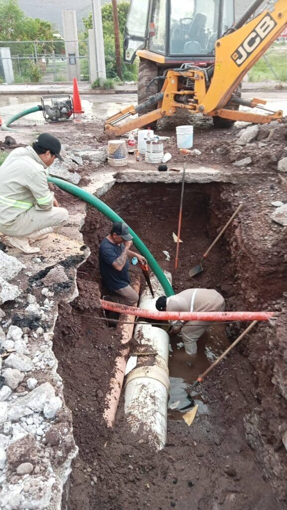 Fuga de agua potable afecta distribución en la ciudad 5 613