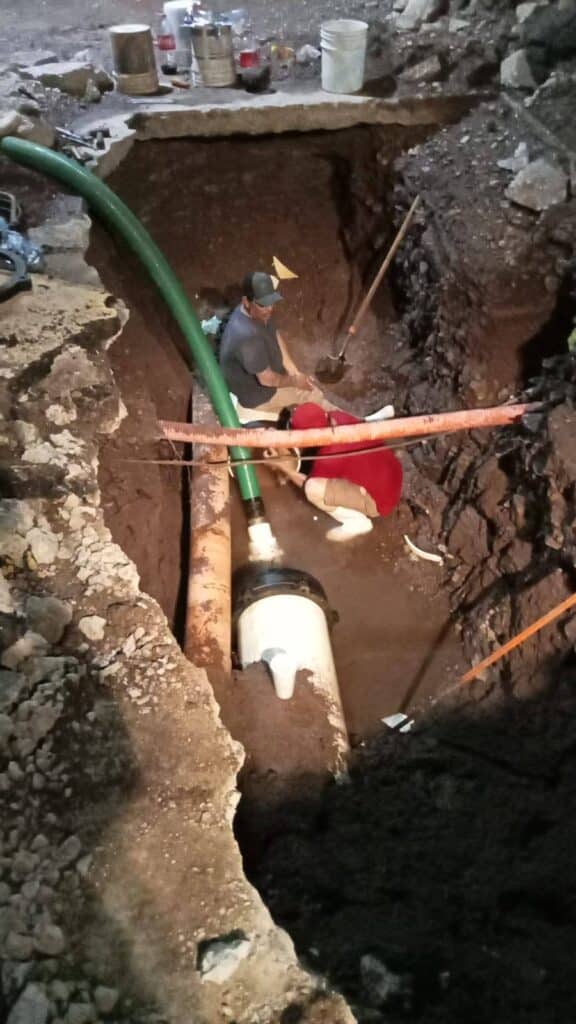 Fuga de agua potable afecta distribución en la ciudad 8 616