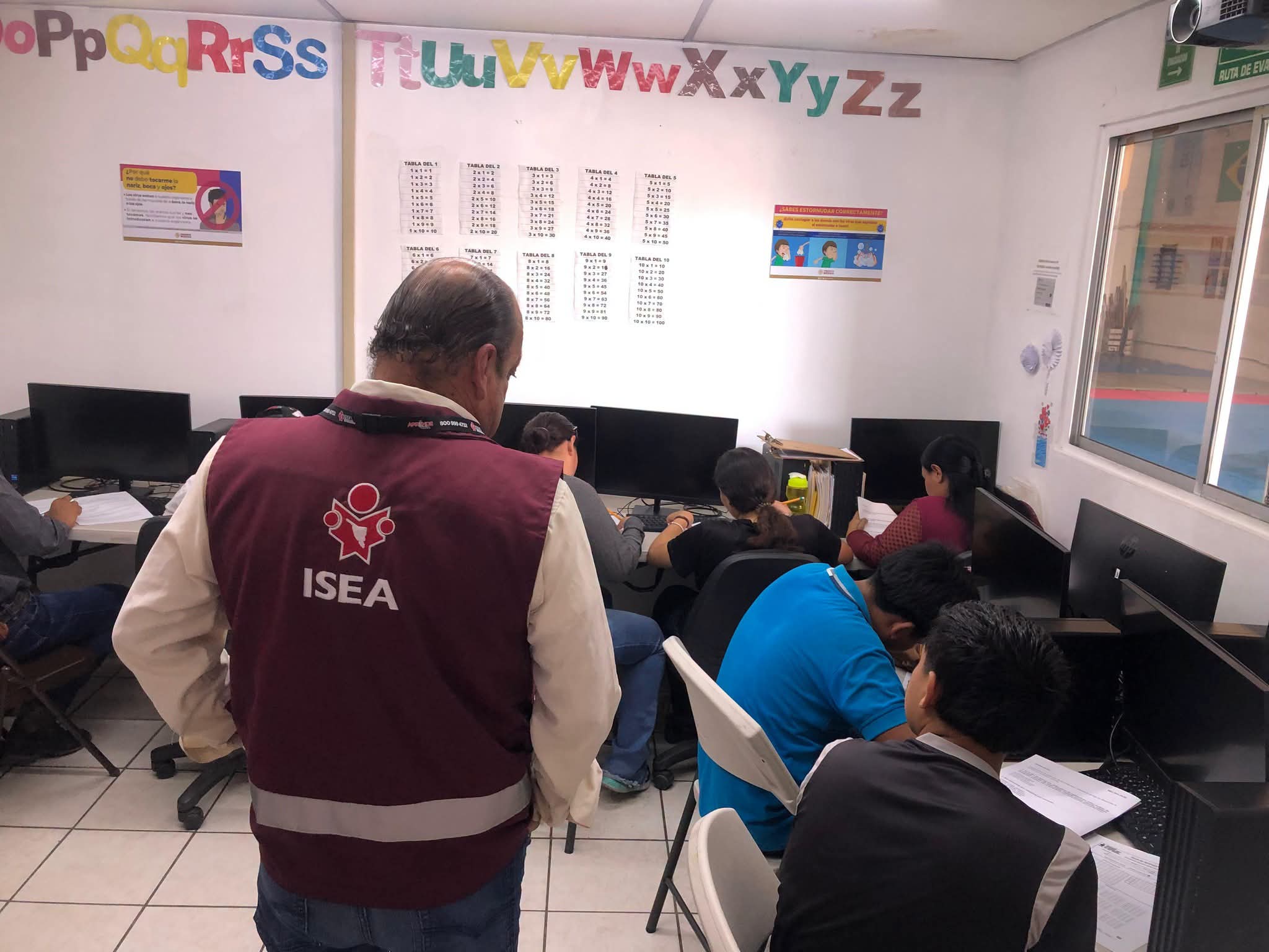 Estudiantes del ISEA temen perder titulo de prepa