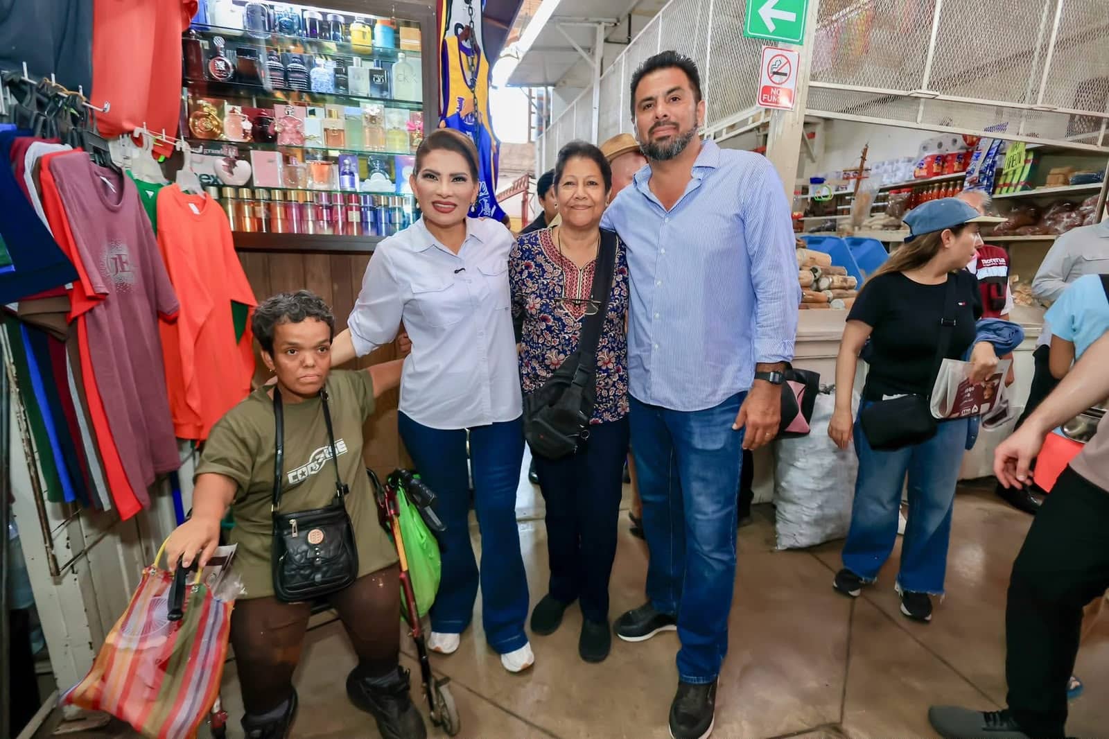 Sebastián Orduño y Lorenia Valles recorren Guaymas