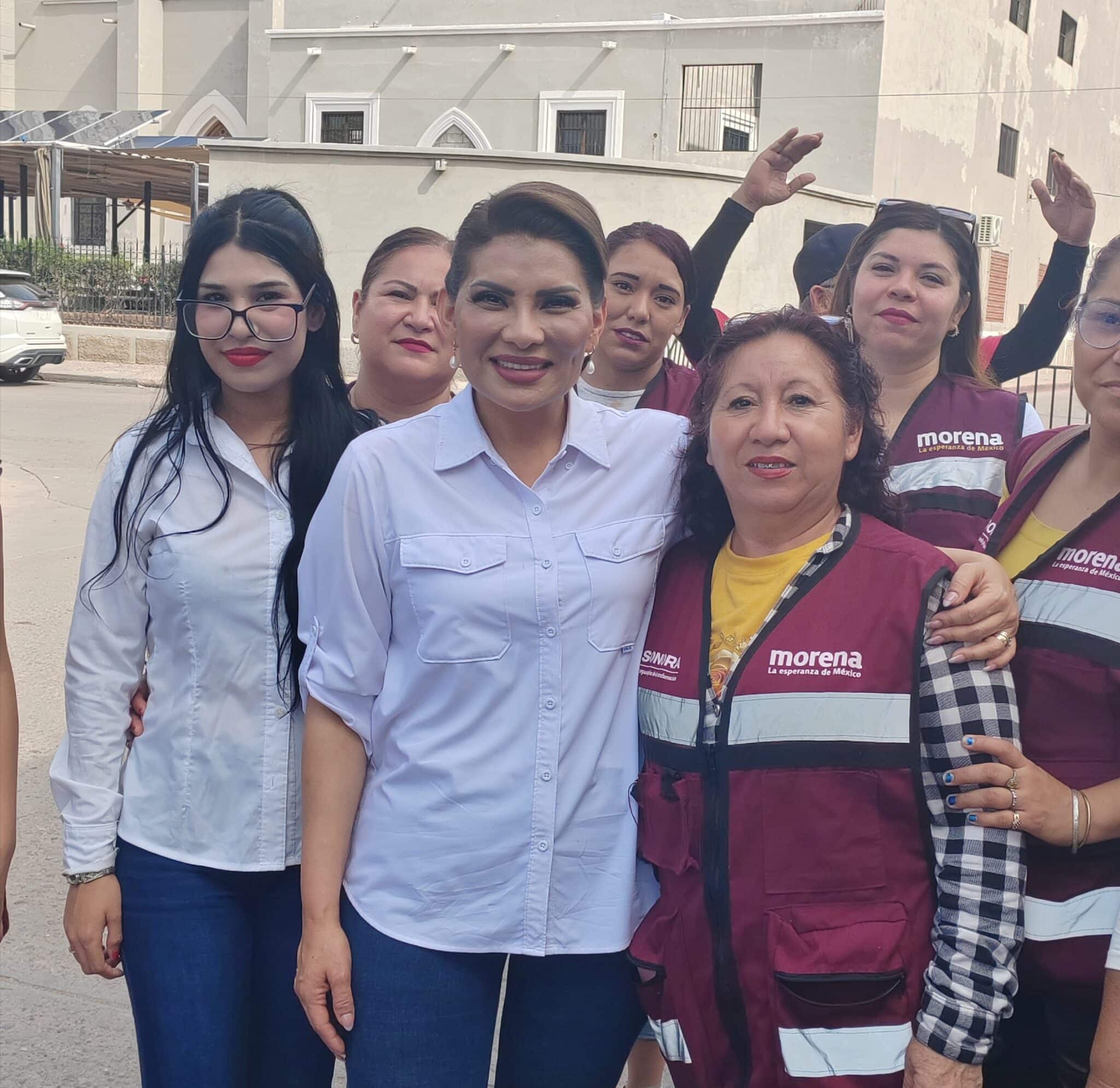 Lorenia recorre Guaymas