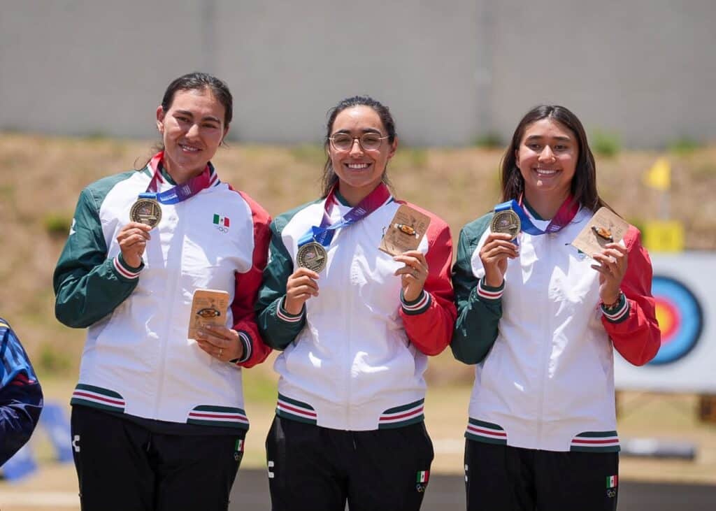 Oro Alejandra Valencia Equipos Femenil JCC