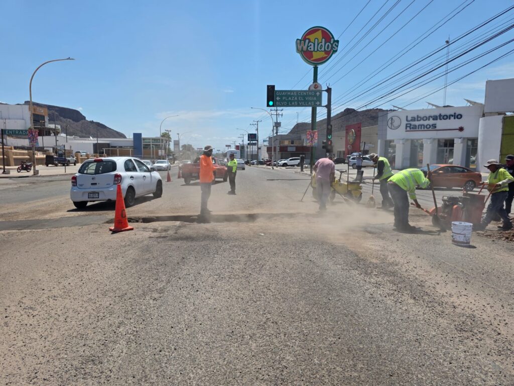 Colocan carpeta asfáltica caliente 2 WhatsApp Image 2026-07-18 at 12.36.24 PM