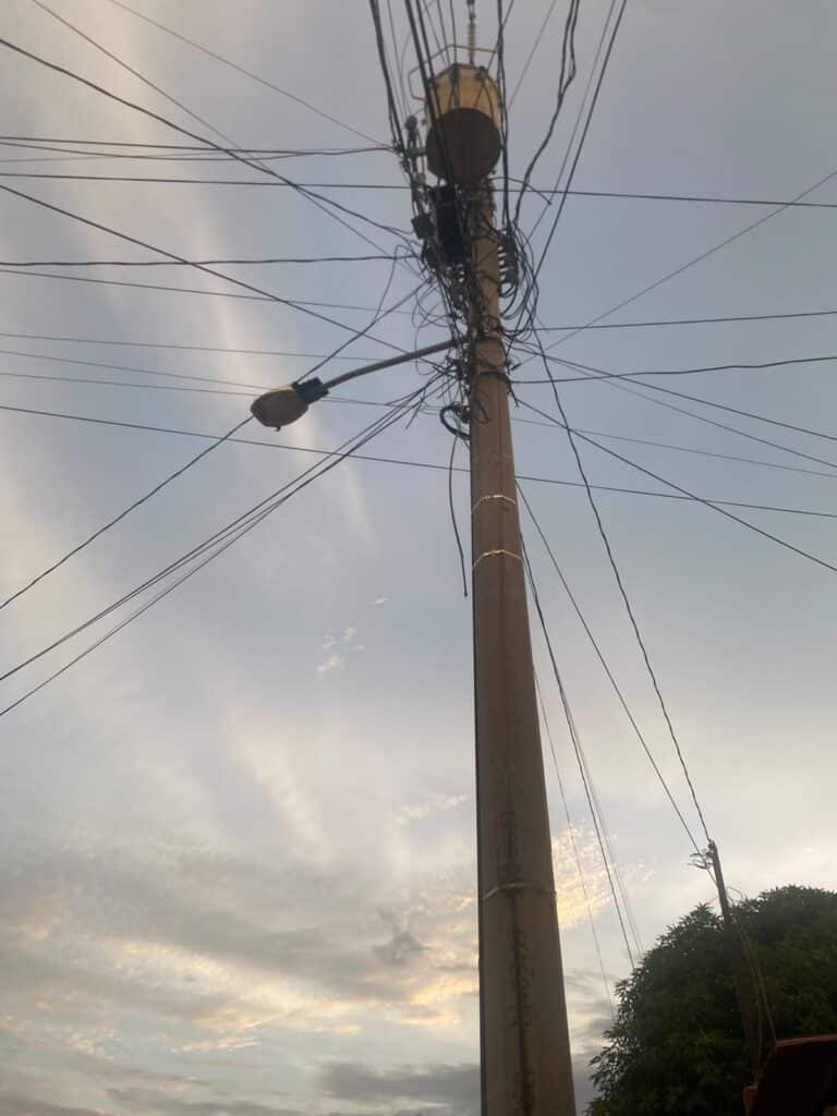 Persiste oscuridad en la calle Mar de Bering 1 WhatsApp Image 2026-07-20 at 8.21.28 PM (1)