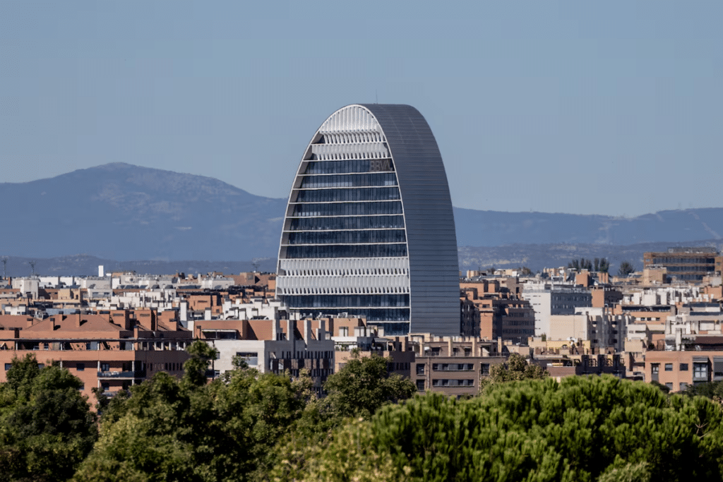Abren juicio oral contra la antigua cúpula del BBVA por caso de espionaje en España 1 image