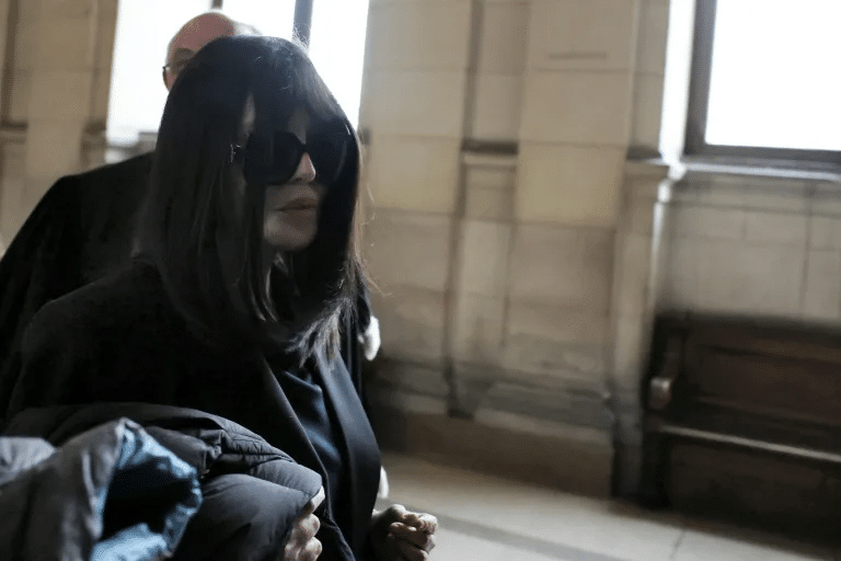 Isabelle Adjani recibe una condena reducida por fraude fiscal 1 image