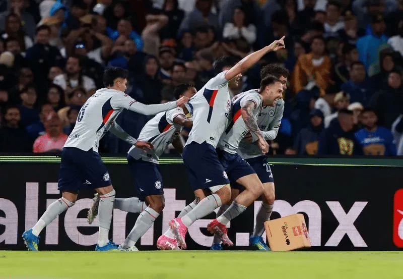 Cruz Azul remonta y estrena el título con triunfo 1 image