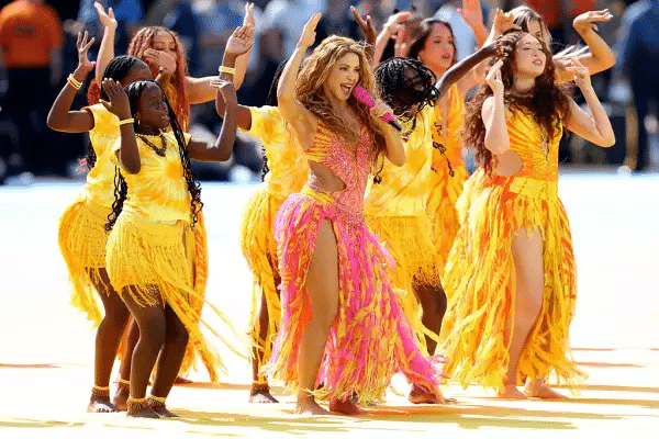 Shakira rindió homenaje a México con su vestido 1 image