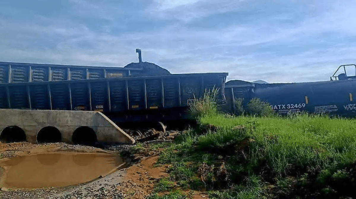 Descarrilamiento de tren en Naco provoca derrame de químico peligroso