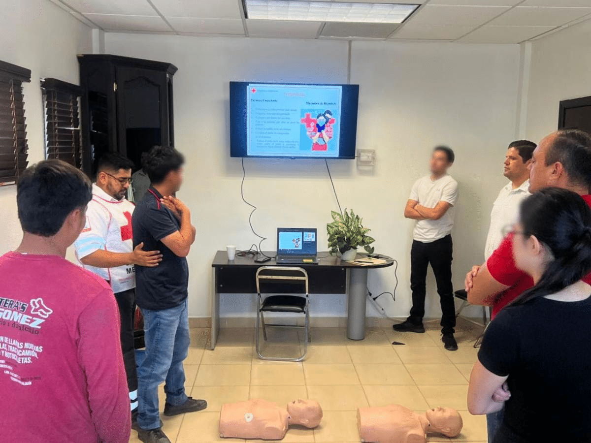 Jóvenes de ITAMA reciben capacitación en primeros auxilios por parte de Cruz Roja