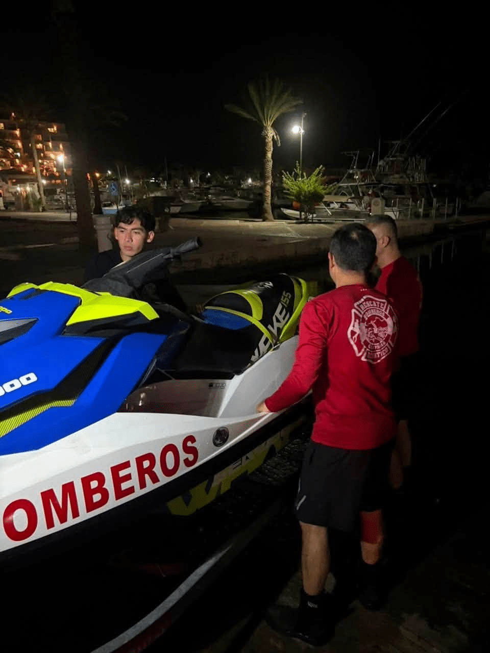 Rescatan a siete kayakistas mar adentro en San Carlos