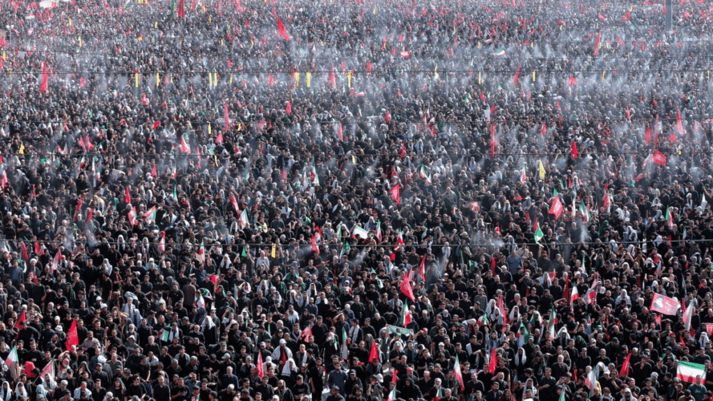 Multitudinaria procesión en Teherán despide al ayatolá Alí Jameneí 1 image