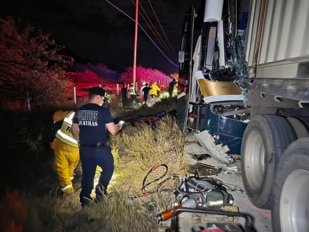 Camionazo deja un muerto y 37 heridos 5 114