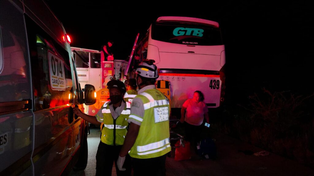 Camionazo deja un muerto y 37 heridos 9 118