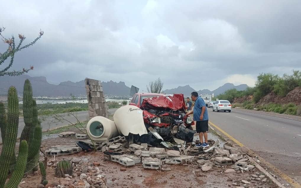 Pick up se impacta contra estructura de concreto 3 190