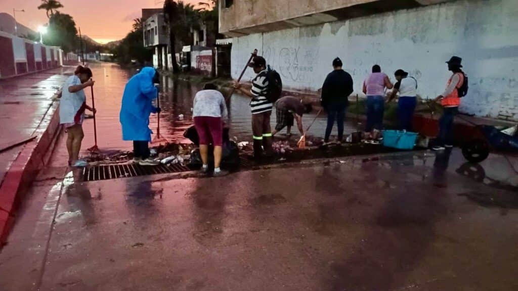 Ocasiona lluvia y viento daños en Guaymas 1 193