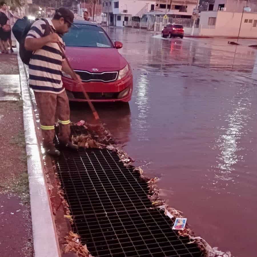 Ocasiona lluvia y viento daños en Guaymas 2 194