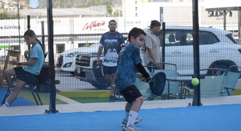 Atleta infantil Luis Héctor Padilla entre los mejores padelistas de México 3 245