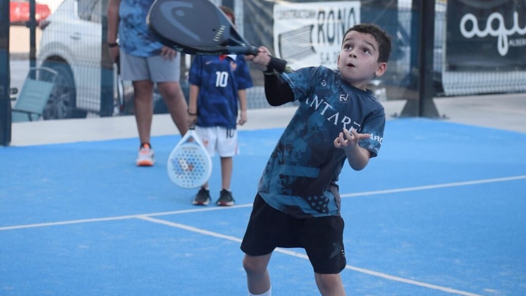 Atleta infantil Luis Héctor Padilla entre los mejores padelistas de México 4 246