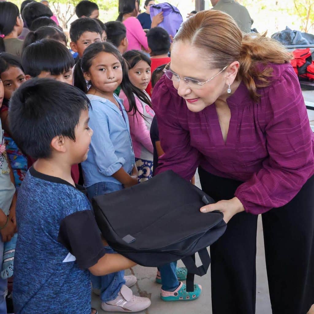 Entregan más de 450 mochilas y útiles escolares a estudiantes de comunidades rurales de Guaymas 3 41