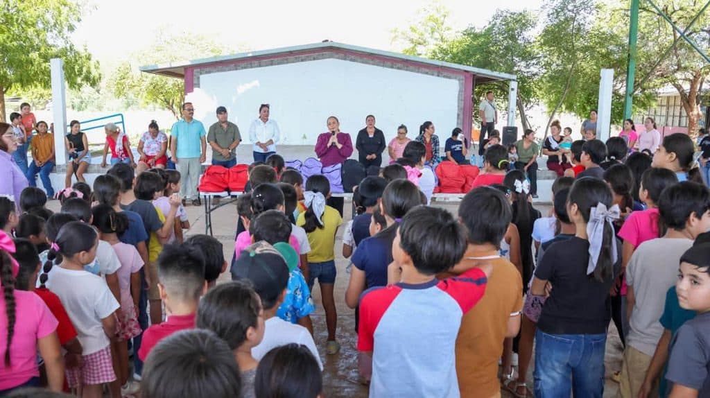 Entregan más de 450 mochilas y útiles escolares a estudiantes de comunidades rurales de Guaymas 1 43