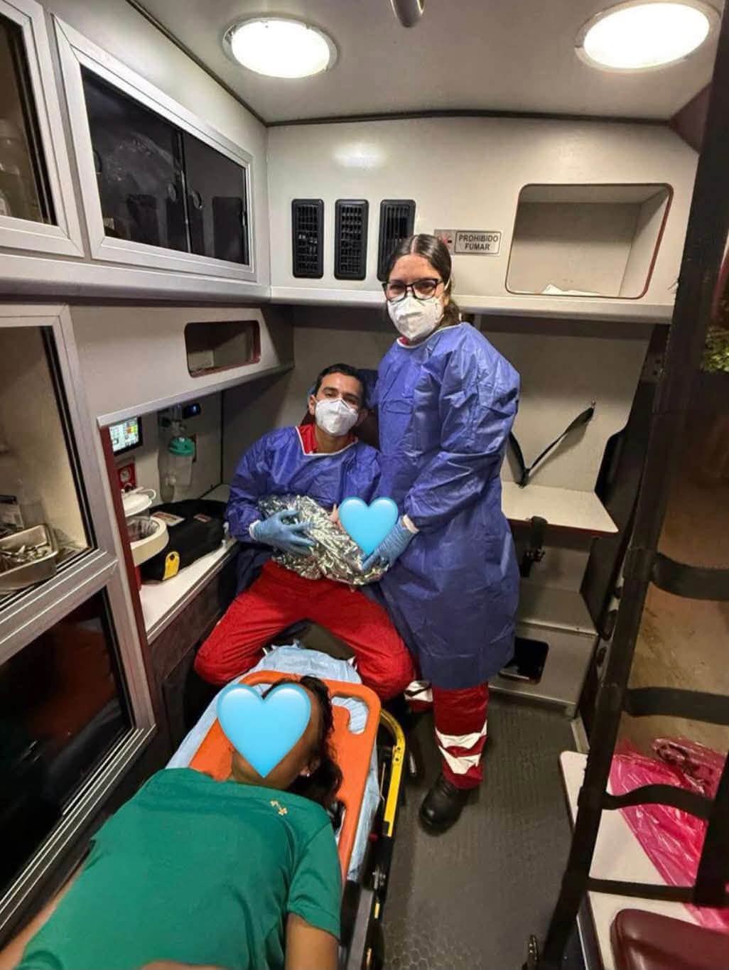 Nace bebé en ambulancia en Empalme
