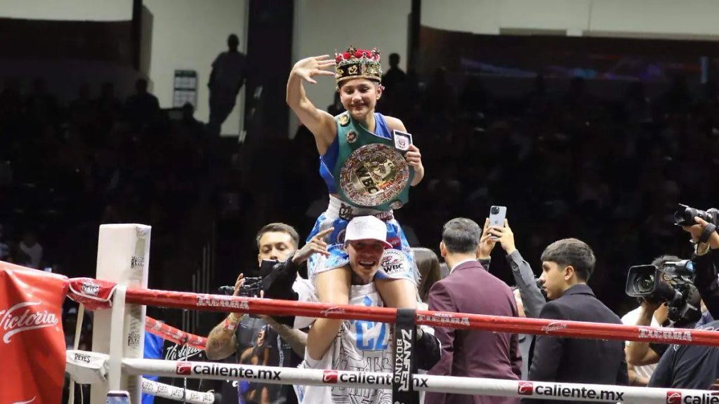 Camila 'La Magnífica' Zamorano retiene el título mundial peso átomo 1 9-5