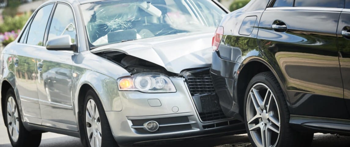 Participa en choque vehicular