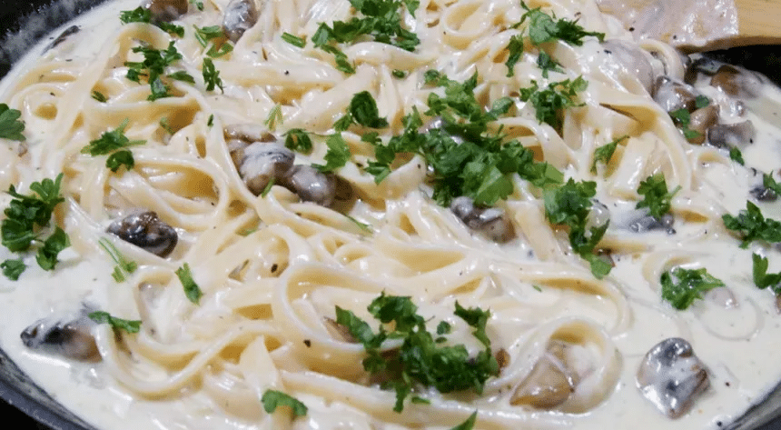 Pasta Alfredo con Champiñones 1 image