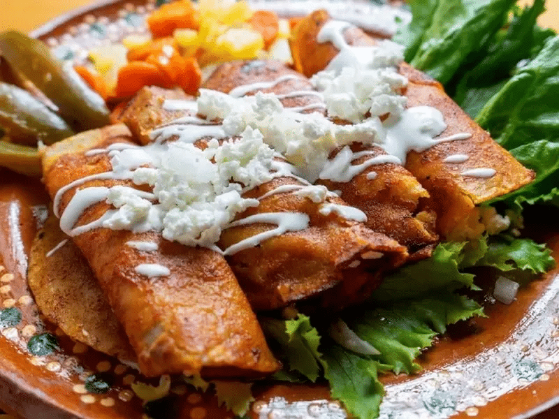 Enchiladas de Pollo en Salsa de Chile Guajillo 1 image