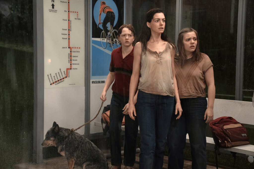 Dinosaurios y crisis familiar se mezclan en ‘The End of Oak Street’ 1 image