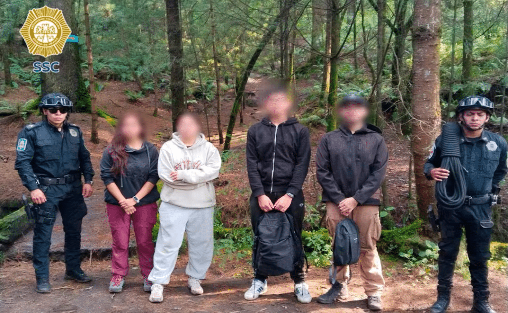 Rescatan a cuatro estudiantes extraviados en Los Dinamos 1 image