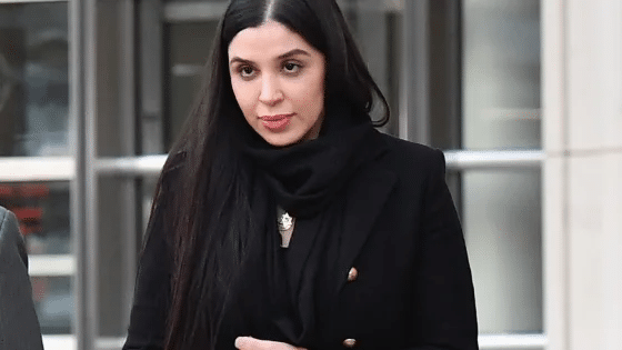 Emma Coronel advierte a hombres casados que le escriban 1 image