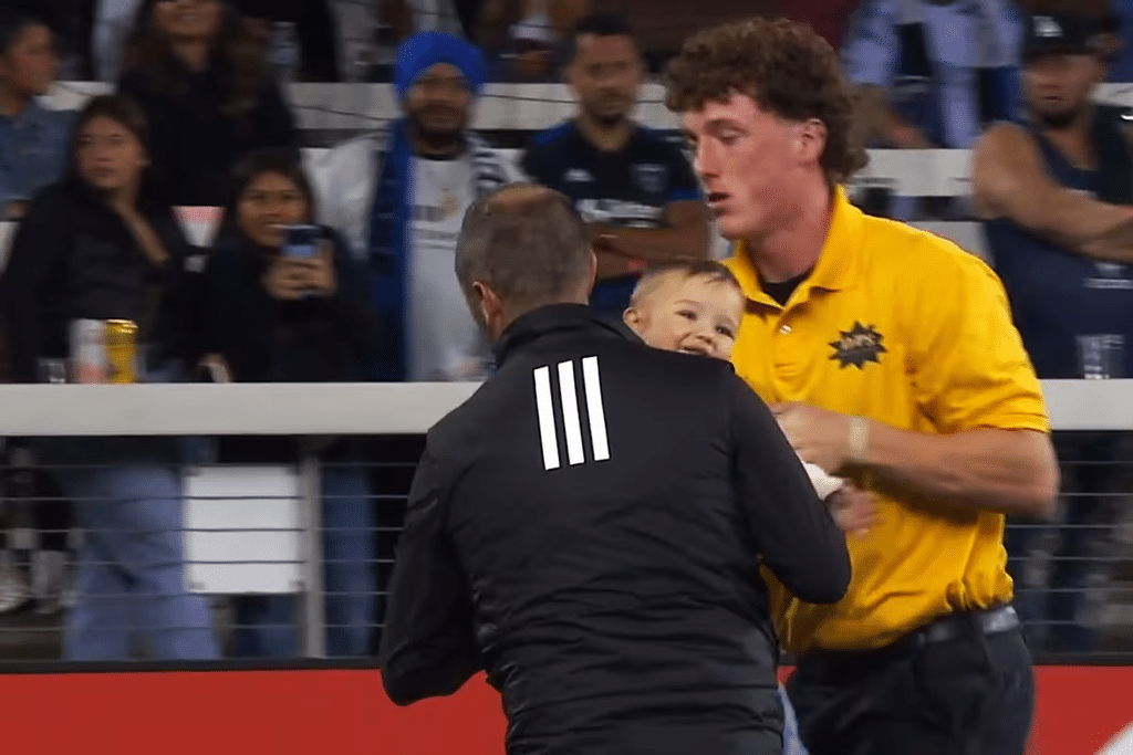 Bebé Invade La Cancha Durante Partido De La MLS 1 image