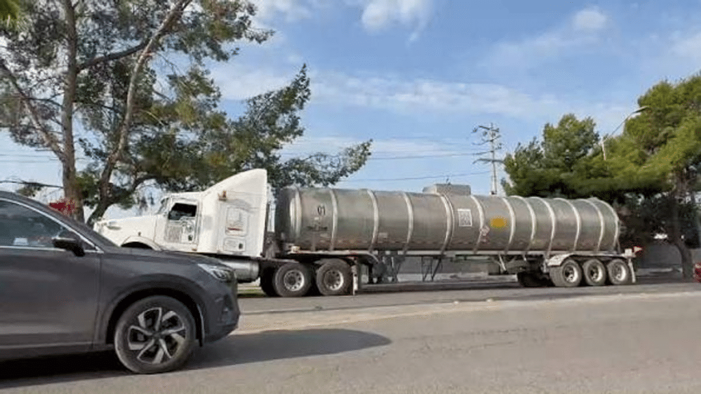 Aseguran pipa con presunto huachicol en carretera Saltillo-Torreón 1 image