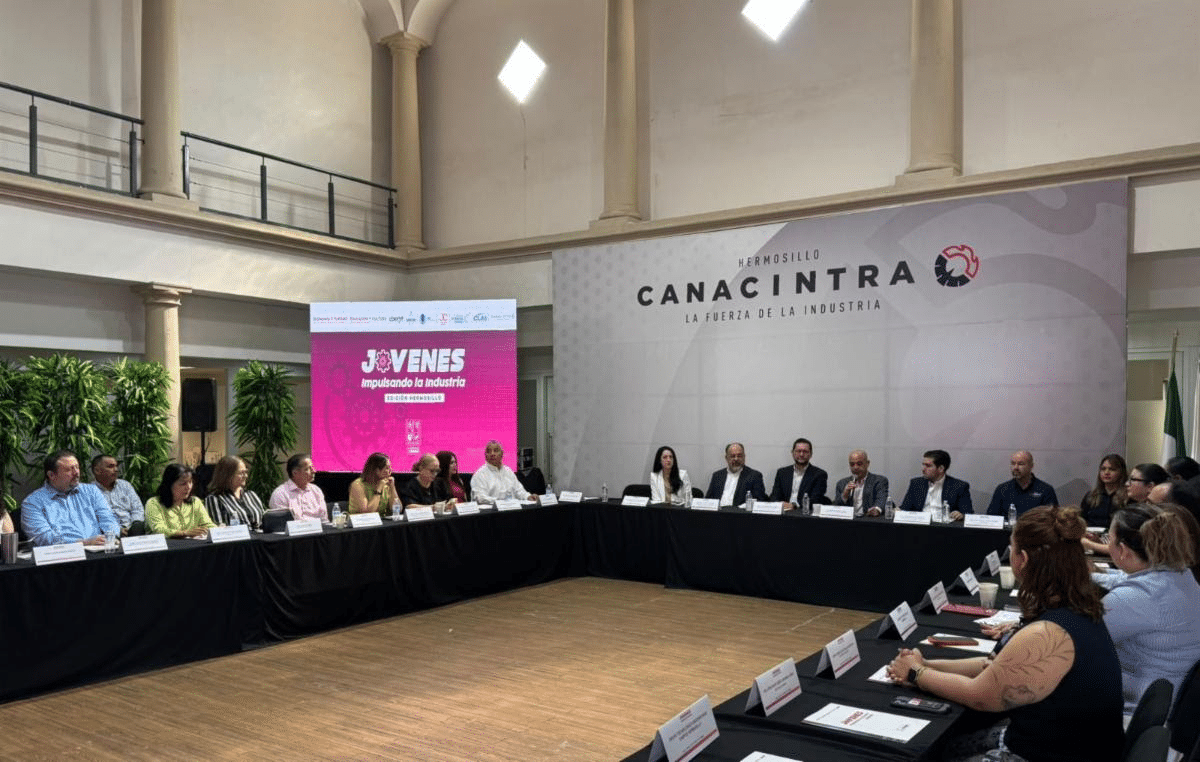 Gobierno de Sonora acerca a estudiantes universitarios a la industria en Hermosillo