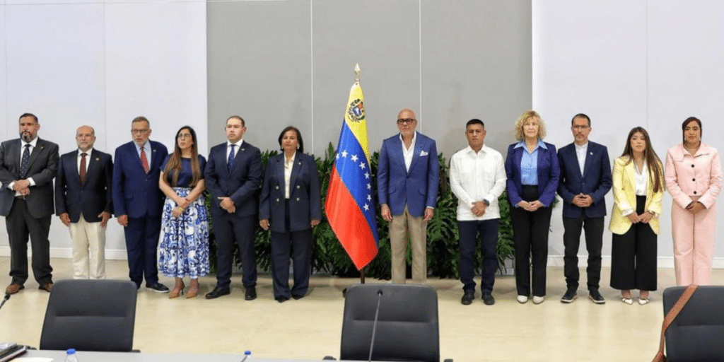 Gobierno y oposición de Venezuela sostienen primer encuentro para diálogo político 1 image