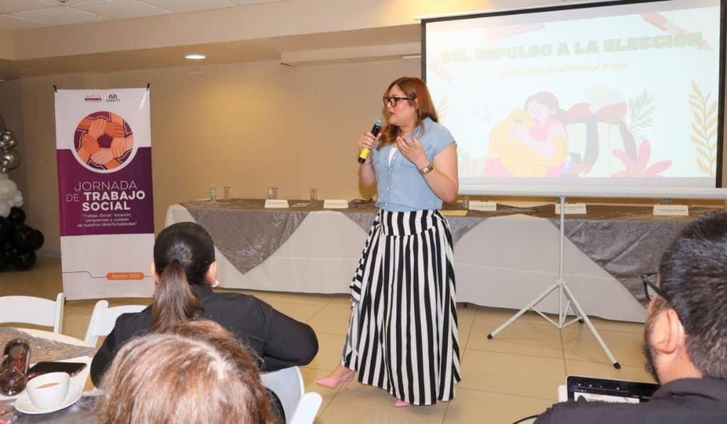 Festeja Gobierno de Sonora a trabajadoras sociales de Isssteson con jornada de ponencias 2 unnamed (10)