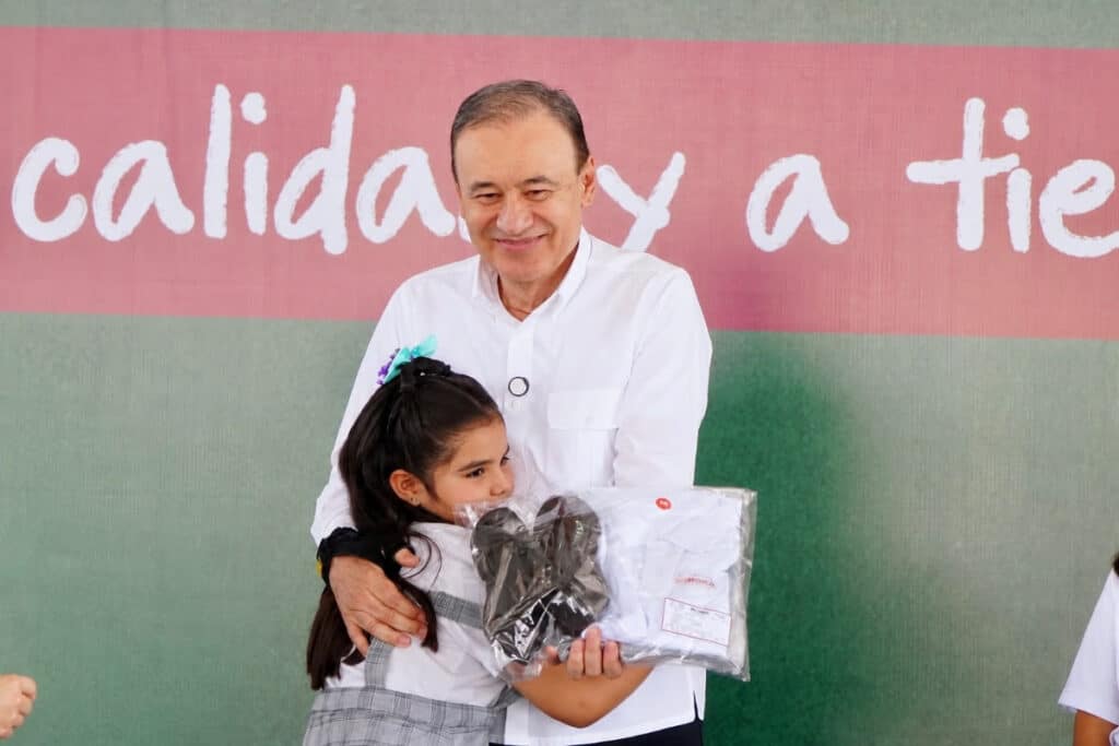 Arranca Gobernador Durazo entrega de más de 109 mil uniformes escolares gratuitos en Hermosillo 4 unnamed