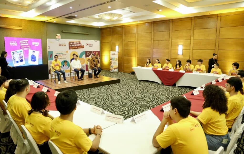 Durazo impulsa futuro tecnológico de Sonora con tercera generación de estudiantes sonorenses rumbo a Taiwán 3 unnamed (25)