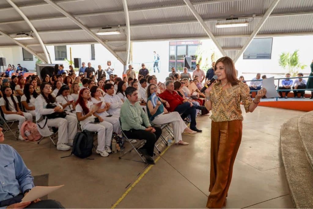 Gobierno de Sonora recibe al alumnado de la UES con nuevos espacios educativos y unidades de transporte 4 unnamed (4)