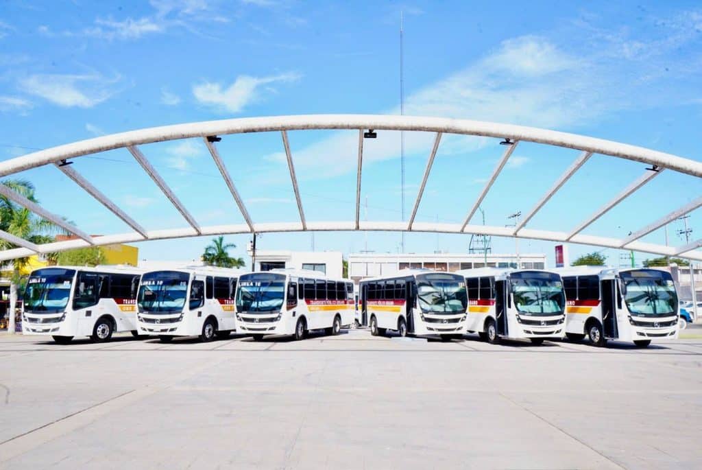 Gobernador Durazo cumple con entrega de nuevas unidades de transporte urbano para Ciudad Obregón 4 unnamed (5)