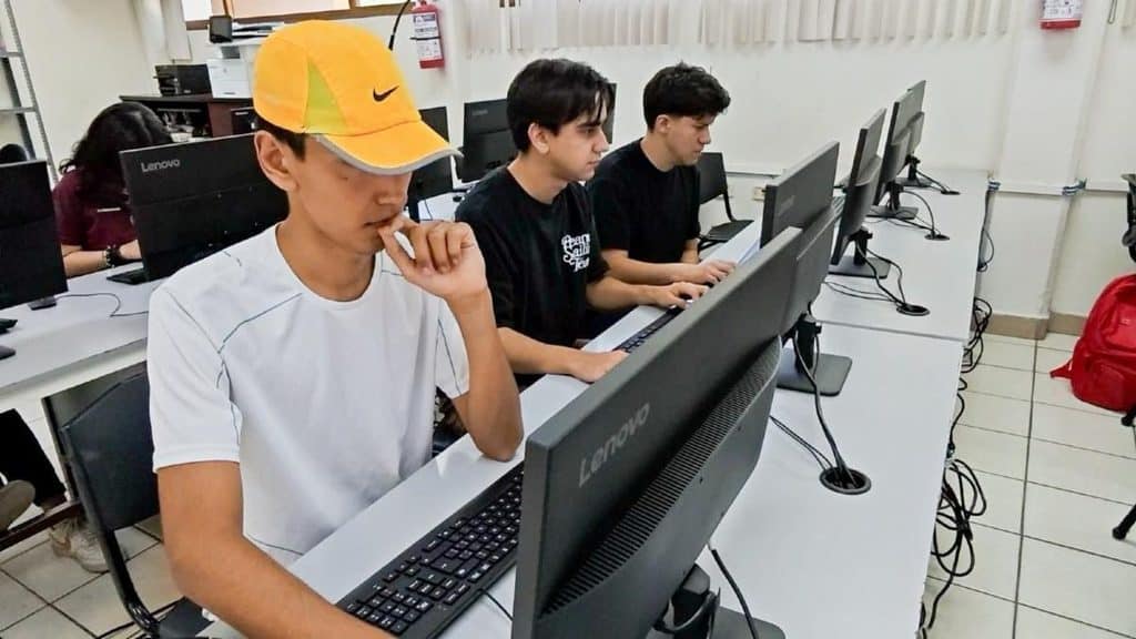 Gobierno de Sonora recibe al alumnado de la UES con nuevos espacios educativos y unidades de transporte 2 unnamed (8)