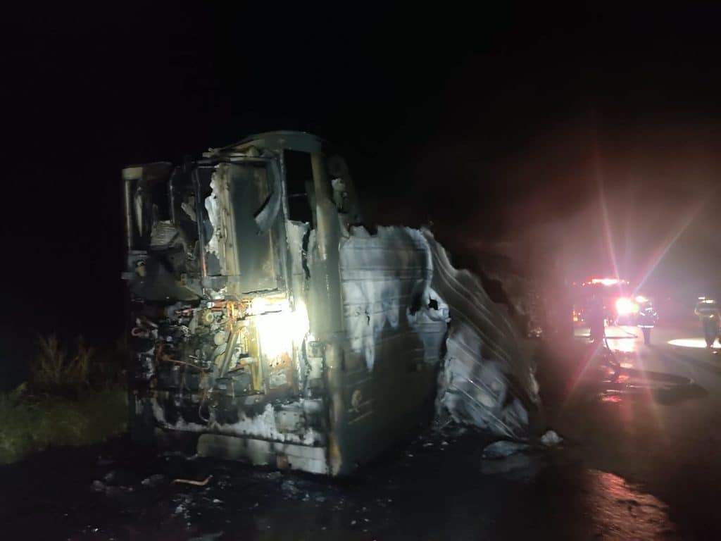 Se queman 30 toneladas de lácteos al sur de Guaymas 2 140