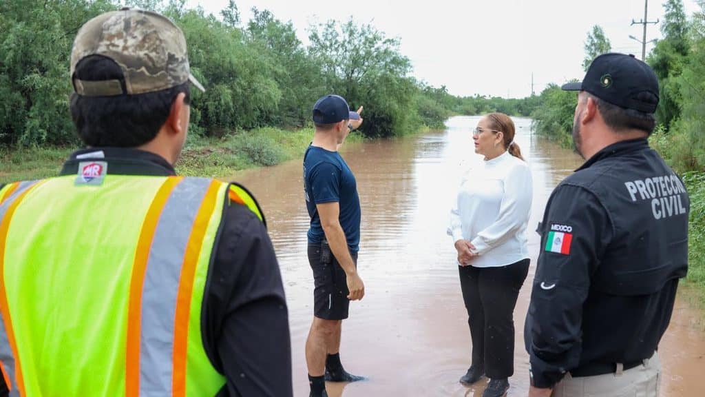 Realiza presidenta Karla Córdova recorrido en Guaymas 1 227